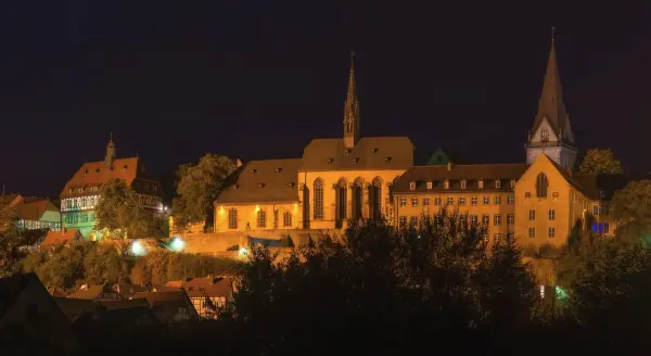 Warburger Skyline bei Nacht